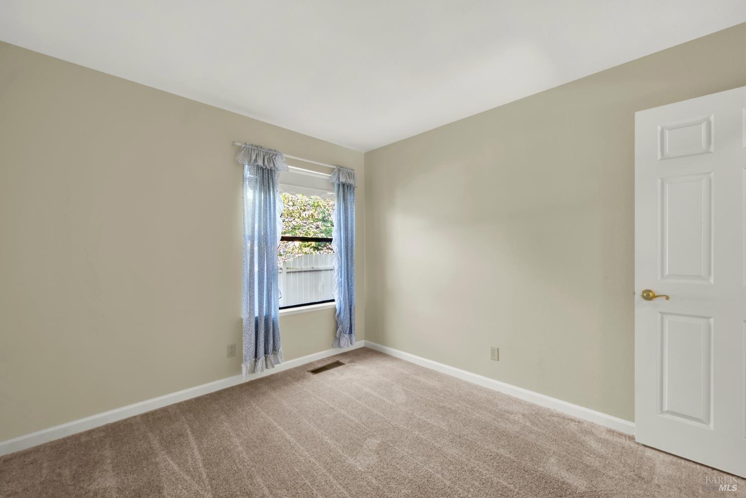 Detail Gallery Image 28 of 55 For 418 Gatehouse Dr, Vacaville,  CA 95687 - 4 Beds | 2/1 Baths