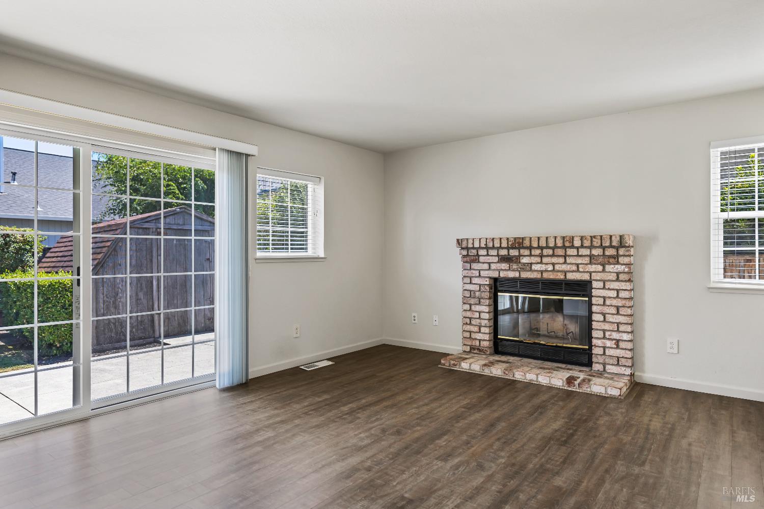 Detail Gallery Image 10 of 36 For 2189 Saint Augustine Cir, Petaluma,  CA 94954 - 3 Beds | 2/1 Baths