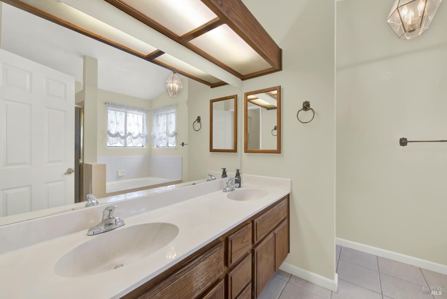 Detail Gallery Image 33 of 55 For 418 Gatehouse Dr, Vacaville,  CA 95687 - 4 Beds | 2/1 Baths