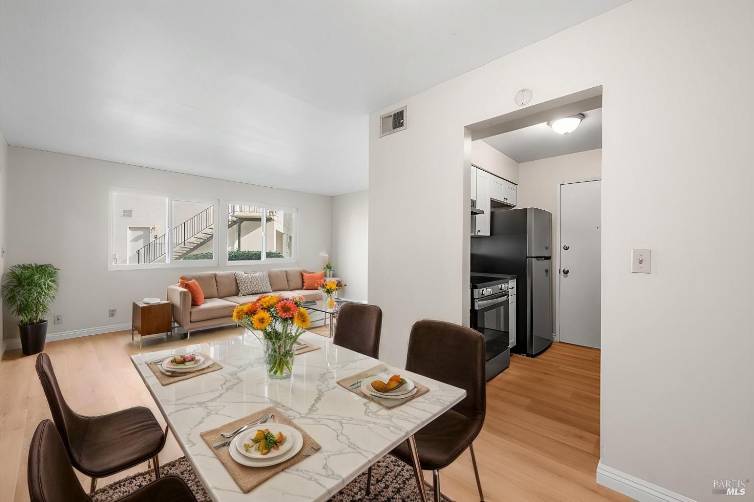Detail Gallery Image 3 of 42 For 130 Del Rio Cir #2,  Vacaville,  CA 95687 - 2 Beds | 1/1 Baths