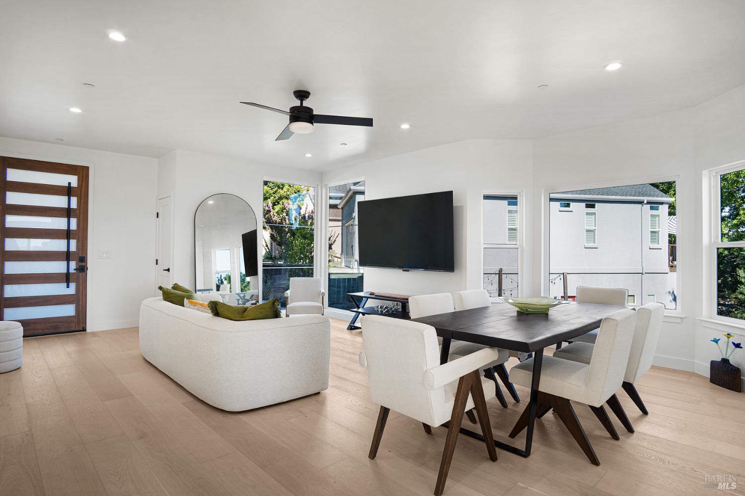 Detail Gallery Image 8 of 64 For 1966 Viewpointe Cir, Santa Rosa,  CA 95403 - 6 Beds | 5/1 Baths