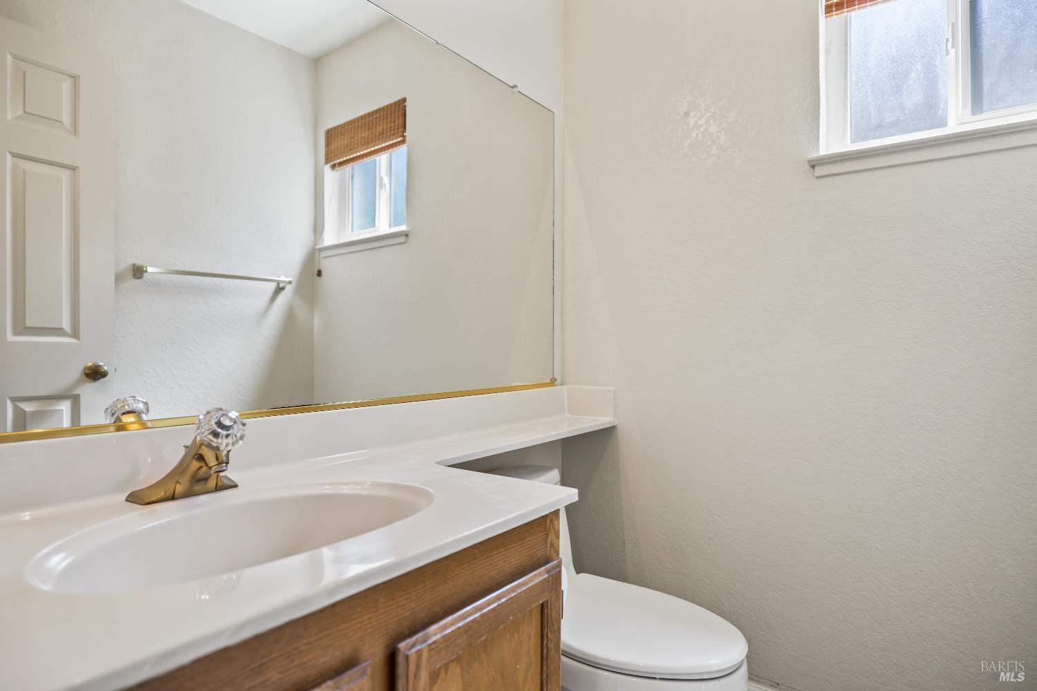 Detail Gallery Image 17 of 36 For 2189 Saint Augustine Cir, Petaluma,  CA 94954 - 3 Beds | 2/1 Baths