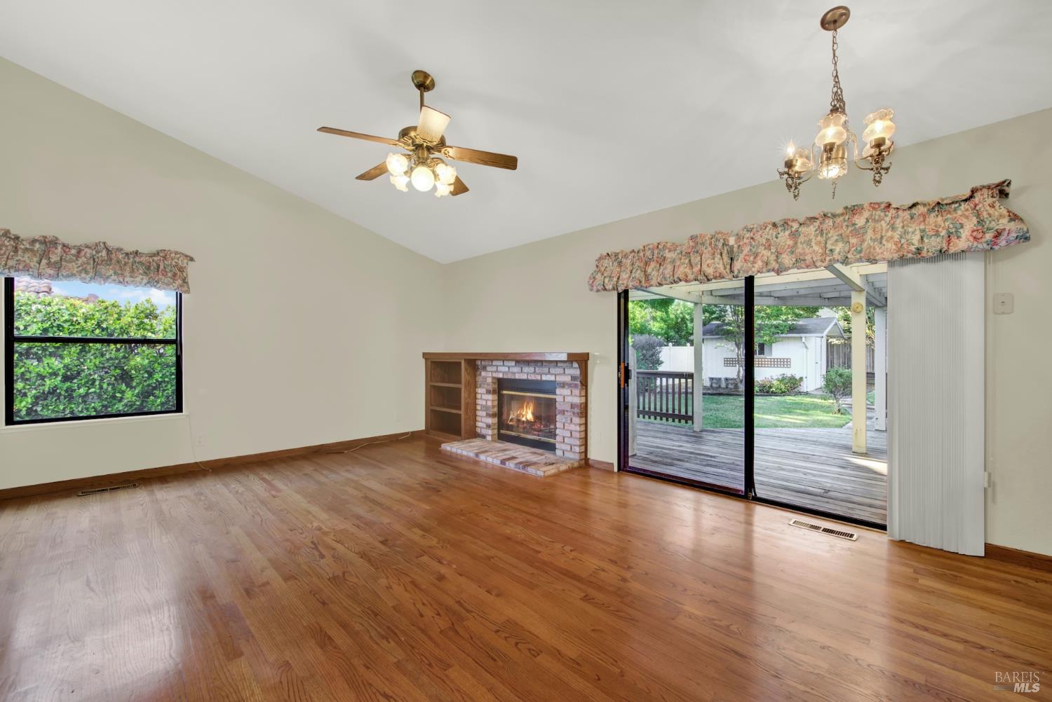 Detail Gallery Image 16 of 55 For 418 Gatehouse Dr, Vacaville,  CA 95687 - 4 Beds | 2/1 Baths