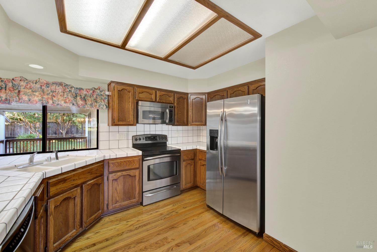 Detail Gallery Image 11 of 55 For 418 Gatehouse Dr, Vacaville,  CA 95687 - 4 Beds | 2/1 Baths