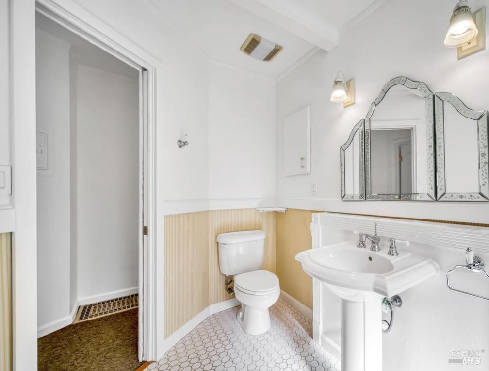 Detail Gallery Image 13 of 20 For 8125 Earl St, Oakland,  CA 94605 - 2 Beds | 2 Baths