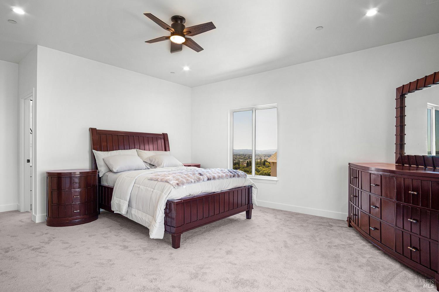 Detail Gallery Image 39 of 64 For 1966 Viewpointe Cir, Santa Rosa,  CA 95403 - 6 Beds | 5/1 Baths