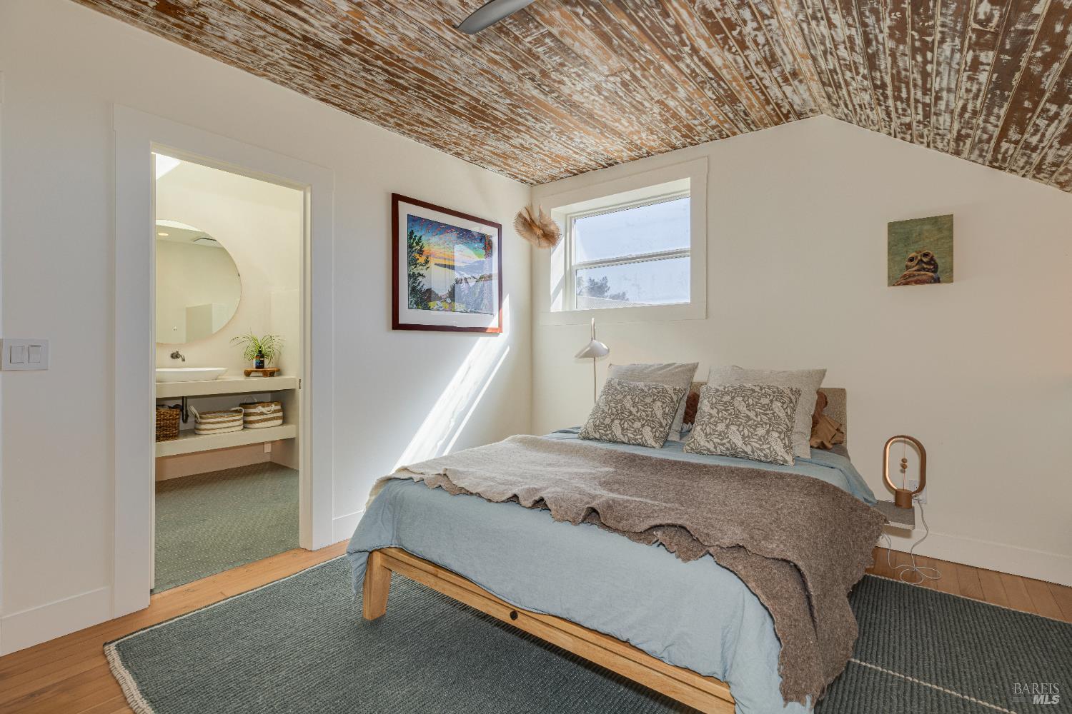 Detail Gallery Image 14 of 79 For 3150 Pepper Rd, Petaluma,  CA 94952 - 3 Beds | 3 Baths