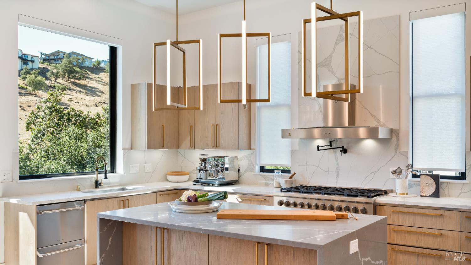 Detail Gallery Image 17 of 51 For 3735 Lakebriar Pl, Santa Rosa,  CA 95403 - 4 Beds | 4 Baths