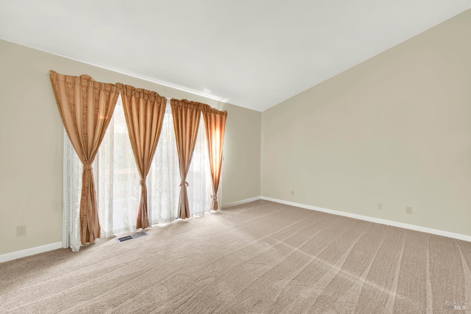Detail Gallery Image 30 of 55 For 418 Gatehouse Dr, Vacaville,  CA 95687 - 4 Beds | 2/1 Baths