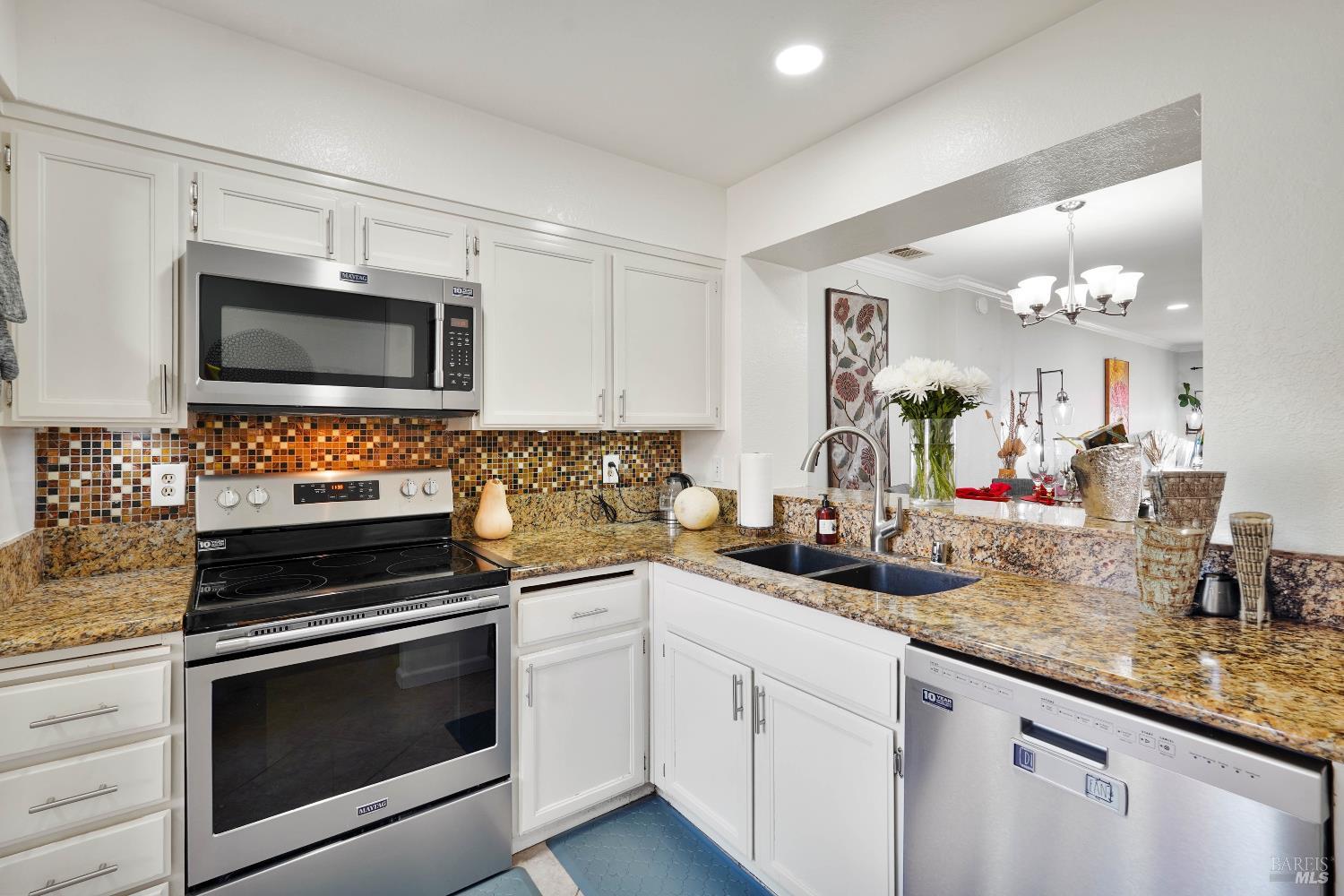 Detail Gallery Image 7 of 35 For 167 Nantucket Ln, Vallejo,  CA 94590 - 2 Beds | 2/1 Baths