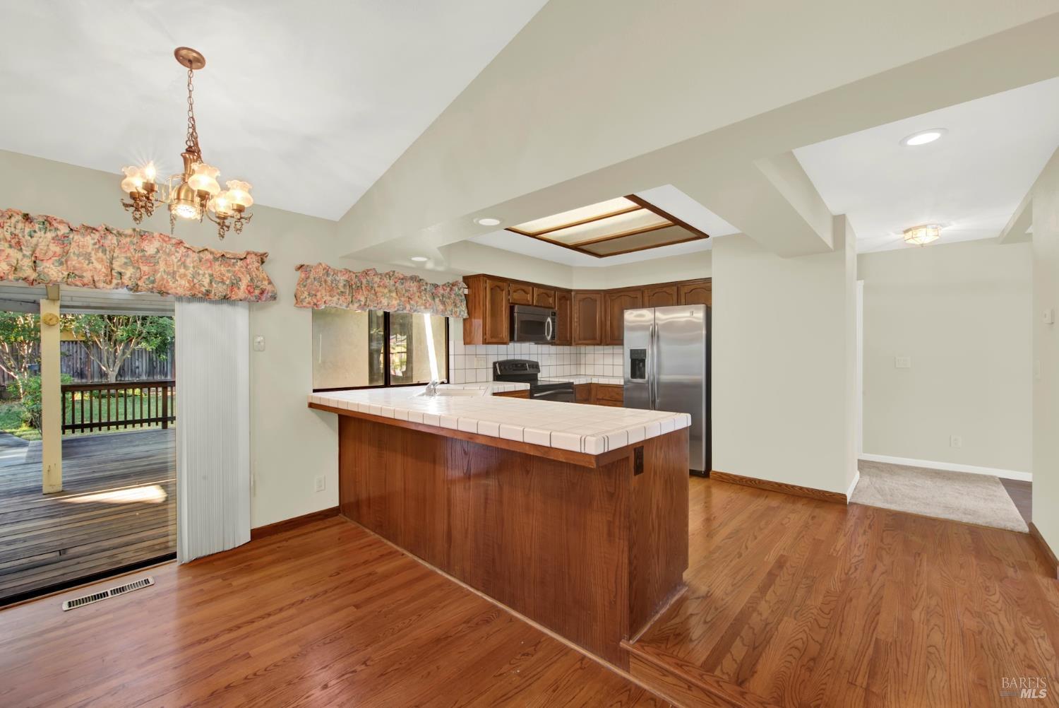 Detail Gallery Image 14 of 55 For 418 Gatehouse Dr, Vacaville,  CA 95687 - 4 Beds | 2/1 Baths