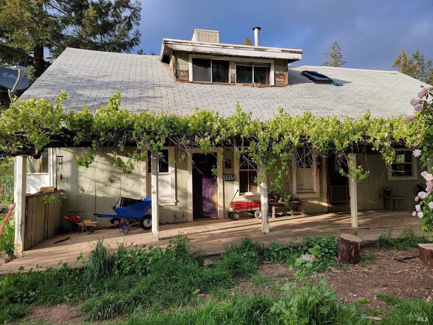 Detail Gallery Image 2 of 45 For 13333 Low Gap Rd, Ukiah,  CA 95482 - 5 Beds | 2/1 Baths