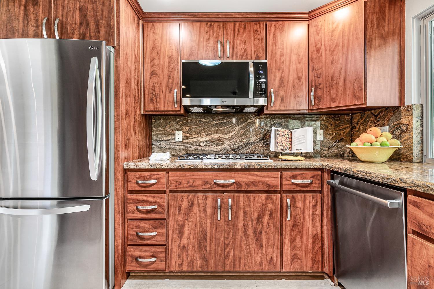Detail Gallery Image 16 of 63 For 8862 Oak Trail Pl, Santa Rosa,  CA 95409 - 2 Beds | 2 Baths