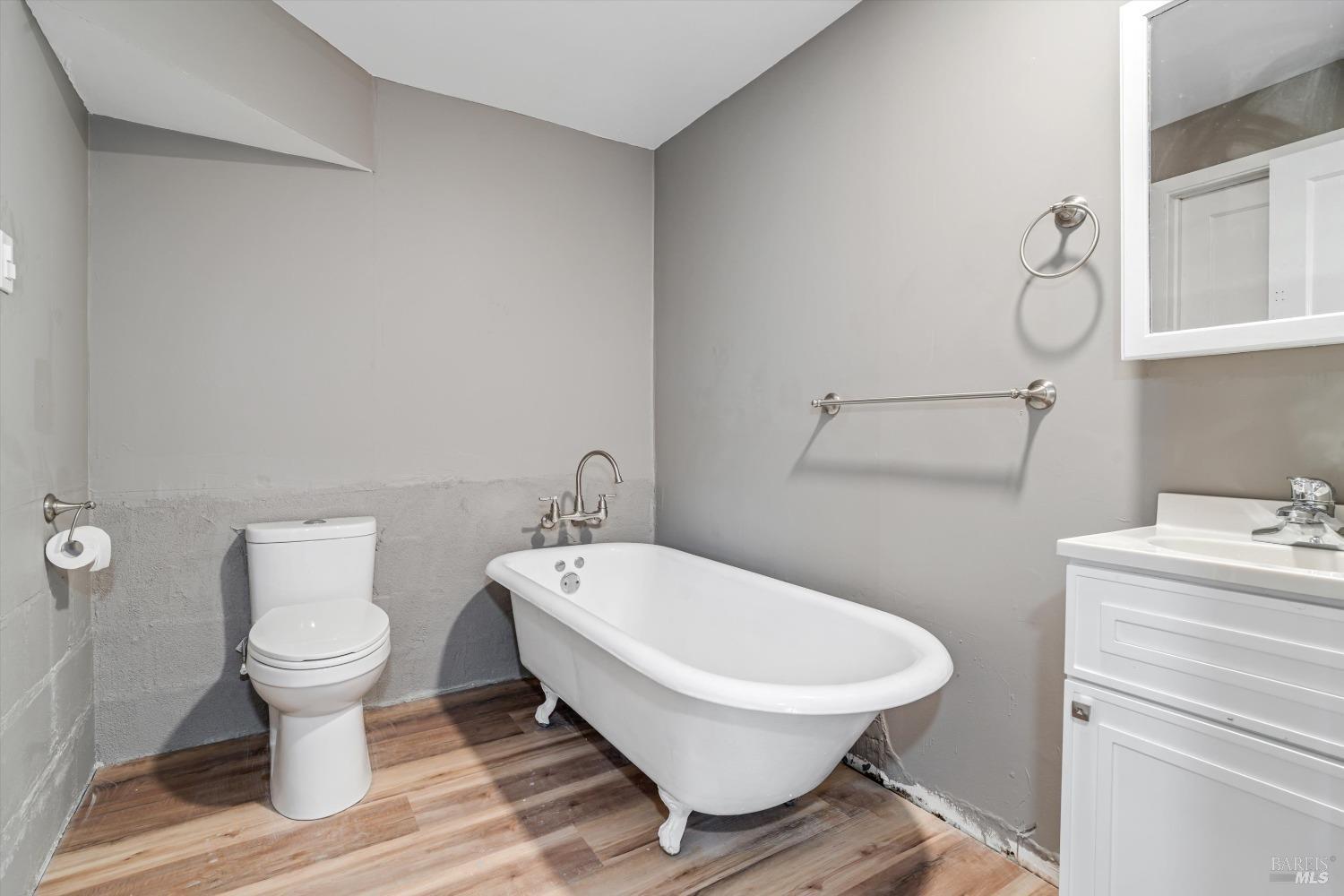 Detail Gallery Image 15 of 25 For 4538 Tulip Ave, Oakland,  CA 94619 - 3 Beds | 2 Baths