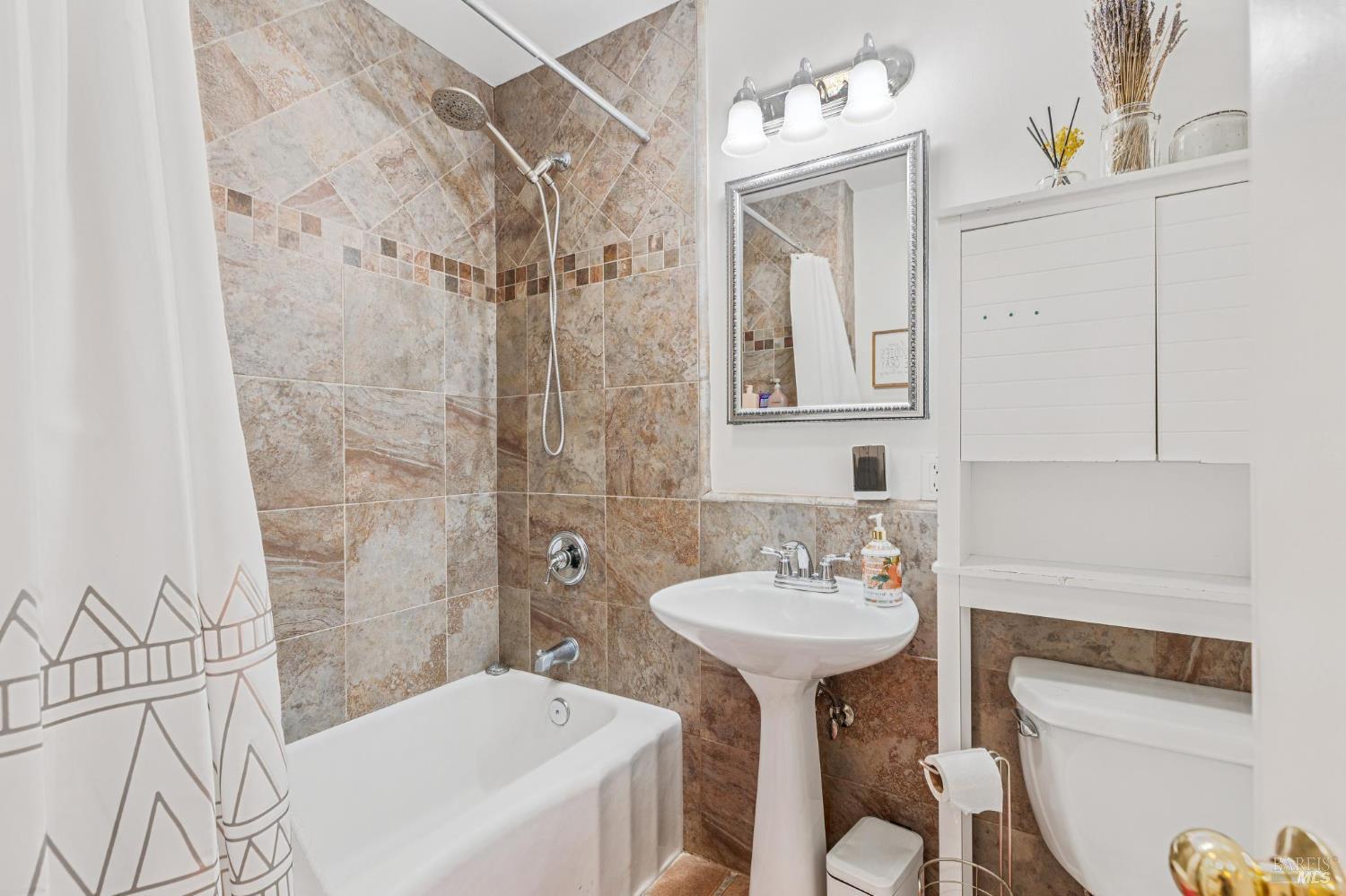 Detail Gallery Image 25 of 51 For 770 Eucalyptus Ave, Novato,  CA 94947 - 3 Beds | 2 Baths