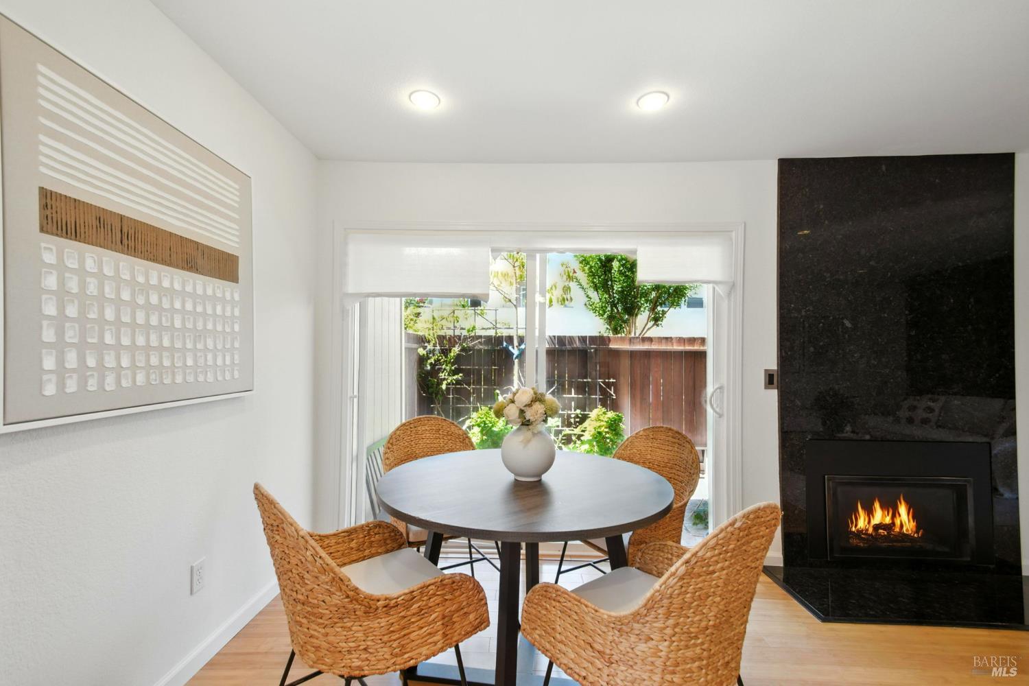Detail Gallery Image 16 of 38 For 433 Enterprise Dr, Rohnert Park,  CA 94928 - 3 Beds | 2/1 Baths