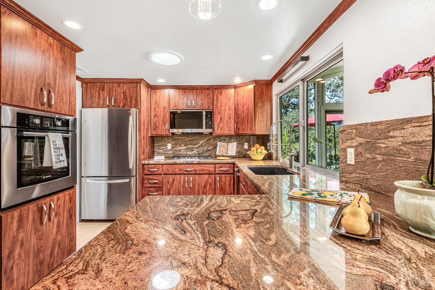 Detail Gallery Image 15 of 63 For 8862 Oak Trail Pl, Santa Rosa,  CA 95409 - 2 Beds | 2 Baths