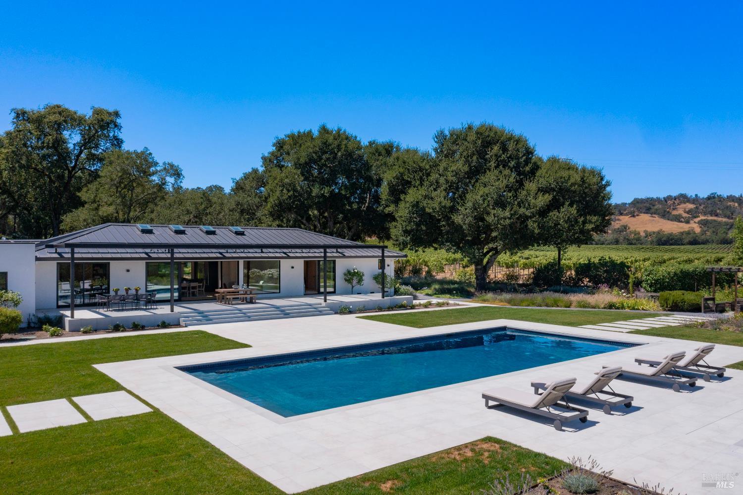 Detail Gallery Image 32 of 44 For 13671 Chalk Hill Rd, Healdsburg,  CA 95448 - 3 Beds | 3 Baths