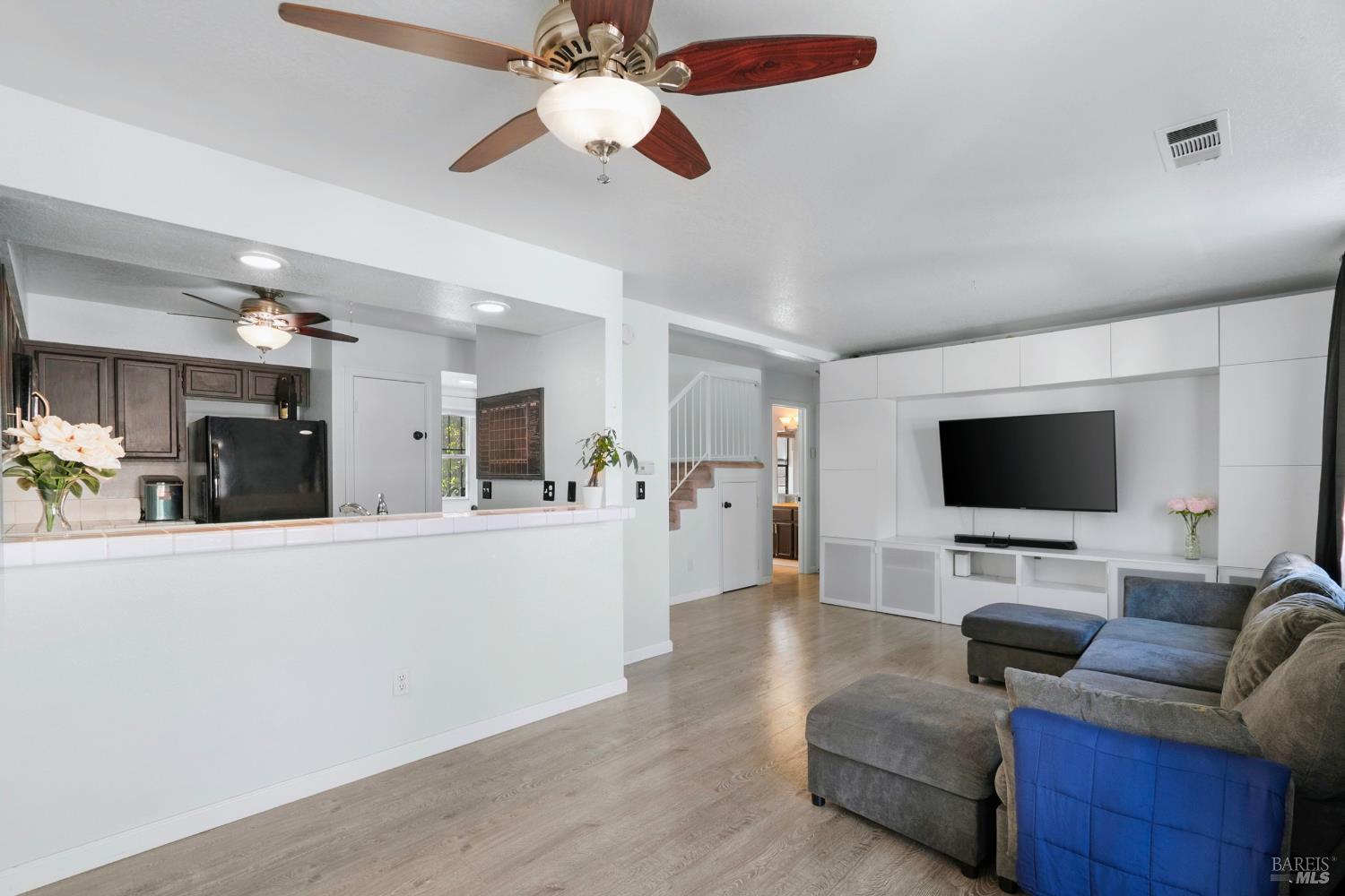 Detail Gallery Image 8 of 25 For 1 Frisbie St #415,  Vallejo,  CA 94590 - 2 Beds | 1/1 Baths