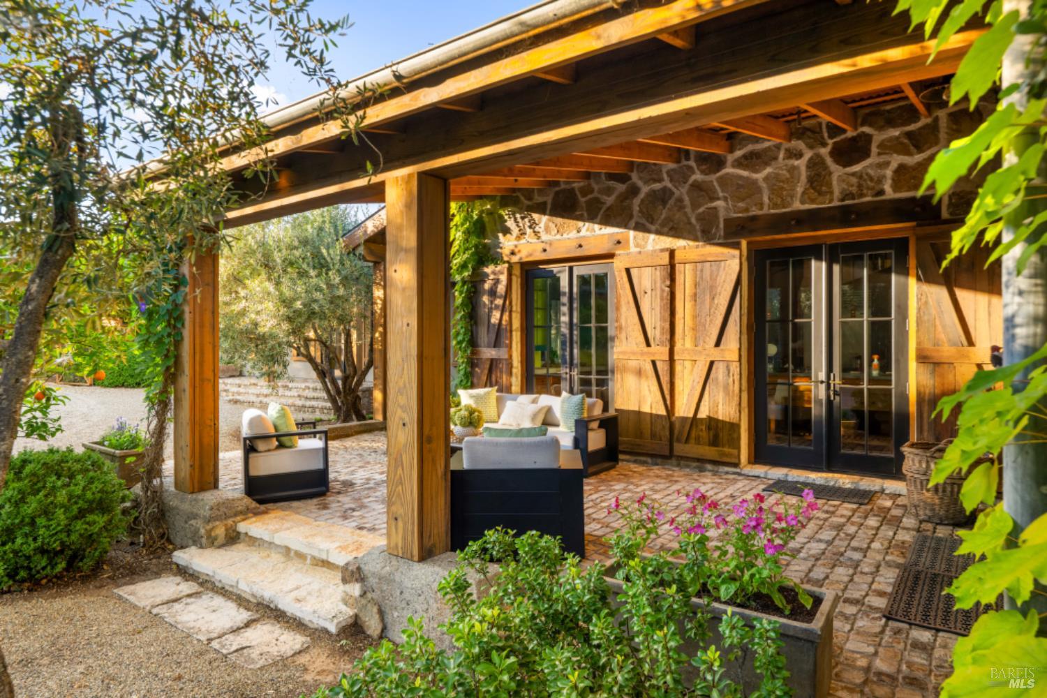 Detail Gallery Image 5 of 46 For 1711 Tainter St, Saint Helena,  CA 94574 - 4 Beds | 4/1 Baths