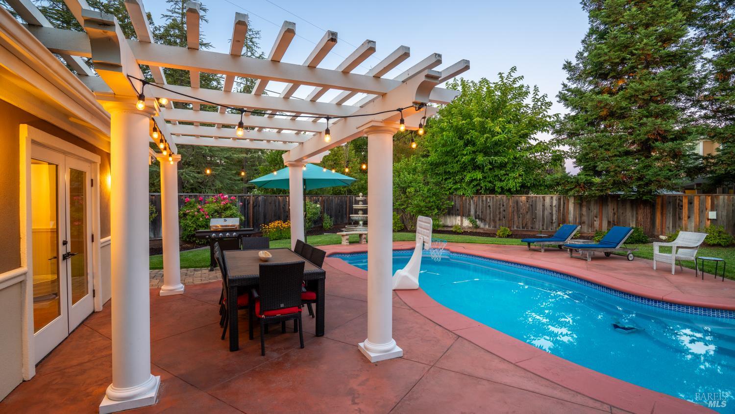 Detail Gallery Image 40 of 53 For 126 Savannah Way, Windsor,  CA 95492 - 4 Beds | 3/1 Baths