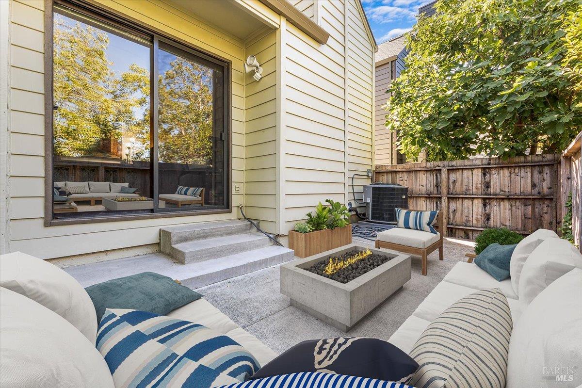 Detail Gallery Image 27 of 34 For 1367 Sylvan Ct, Healdsburg,  CA 95448 - 3 Beds | 2/1 Baths