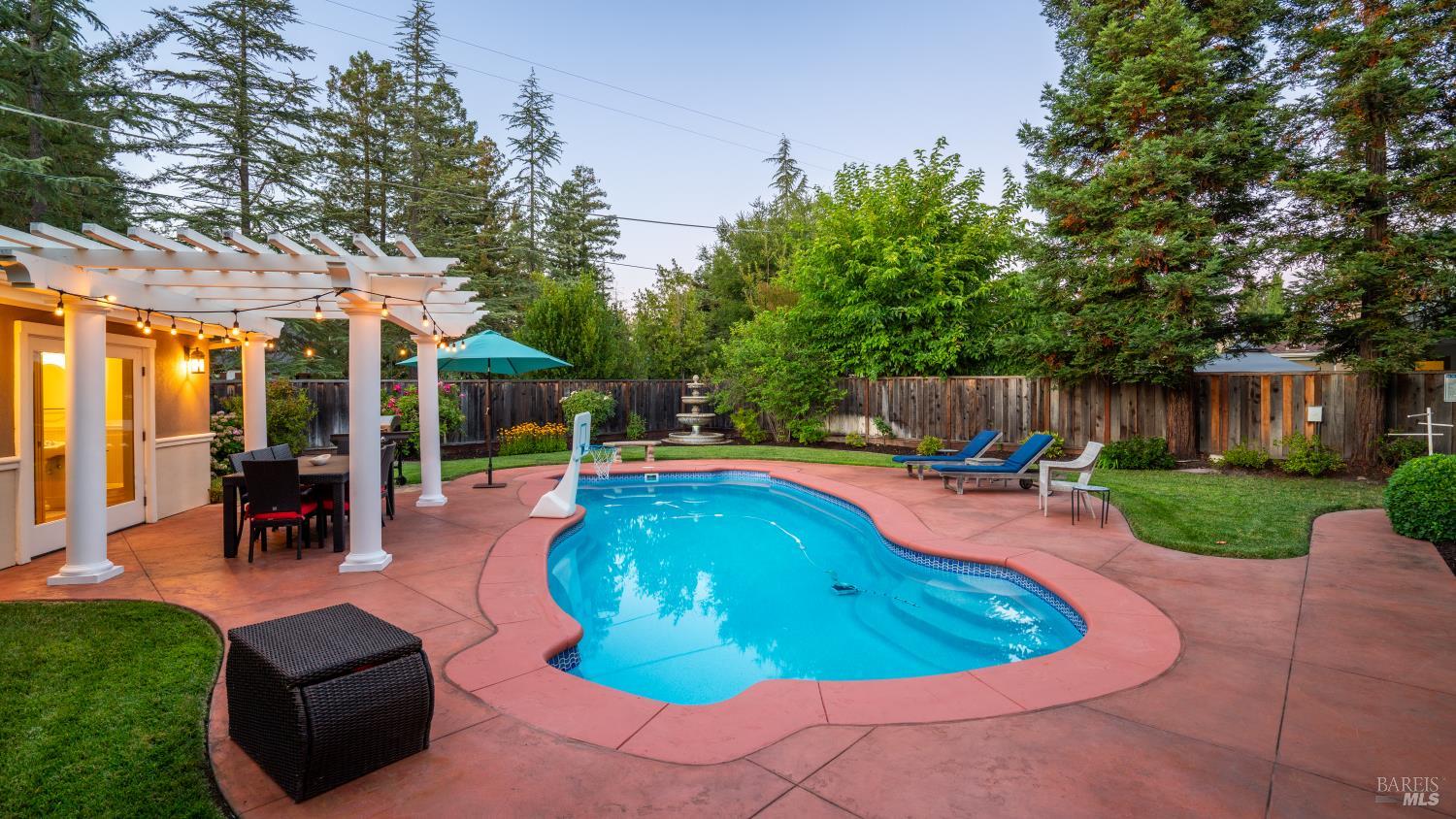 Detail Gallery Image 37 of 53 For 126 Savannah Way, Windsor,  CA 95492 - 4 Beds | 3/1 Baths