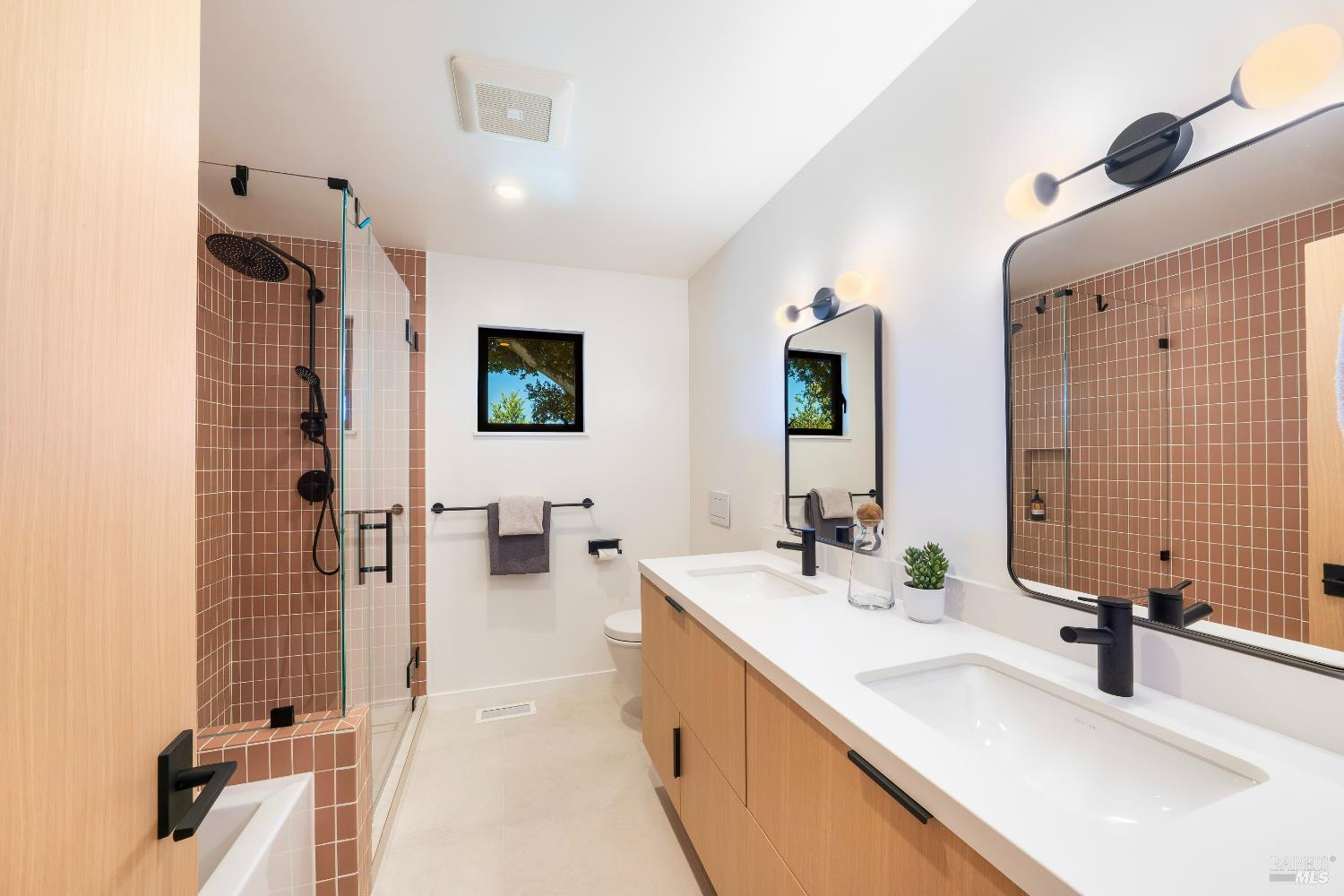 Detail Gallery Image 21 of 44 For 13671 Chalk Hill Rd, Healdsburg,  CA 95448 - 3 Beds | 3 Baths
