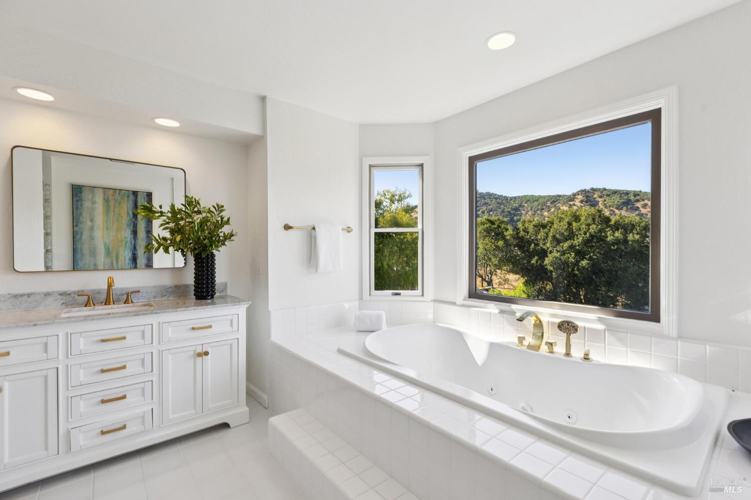 Detail Gallery Image 5 of 58 For 467 Cedar Hill Dr, San Rafael,  CA 94903 - 5 Beds | 3 Baths