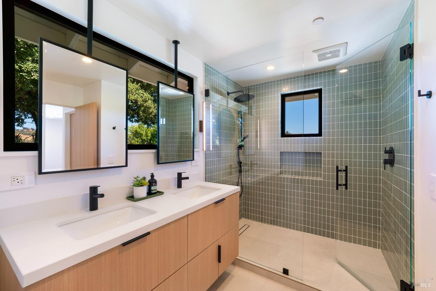 Detail Gallery Image 18 of 44 For 13671 Chalk Hill Rd, Healdsburg,  CA 95448 - 3 Beds | 3 Baths