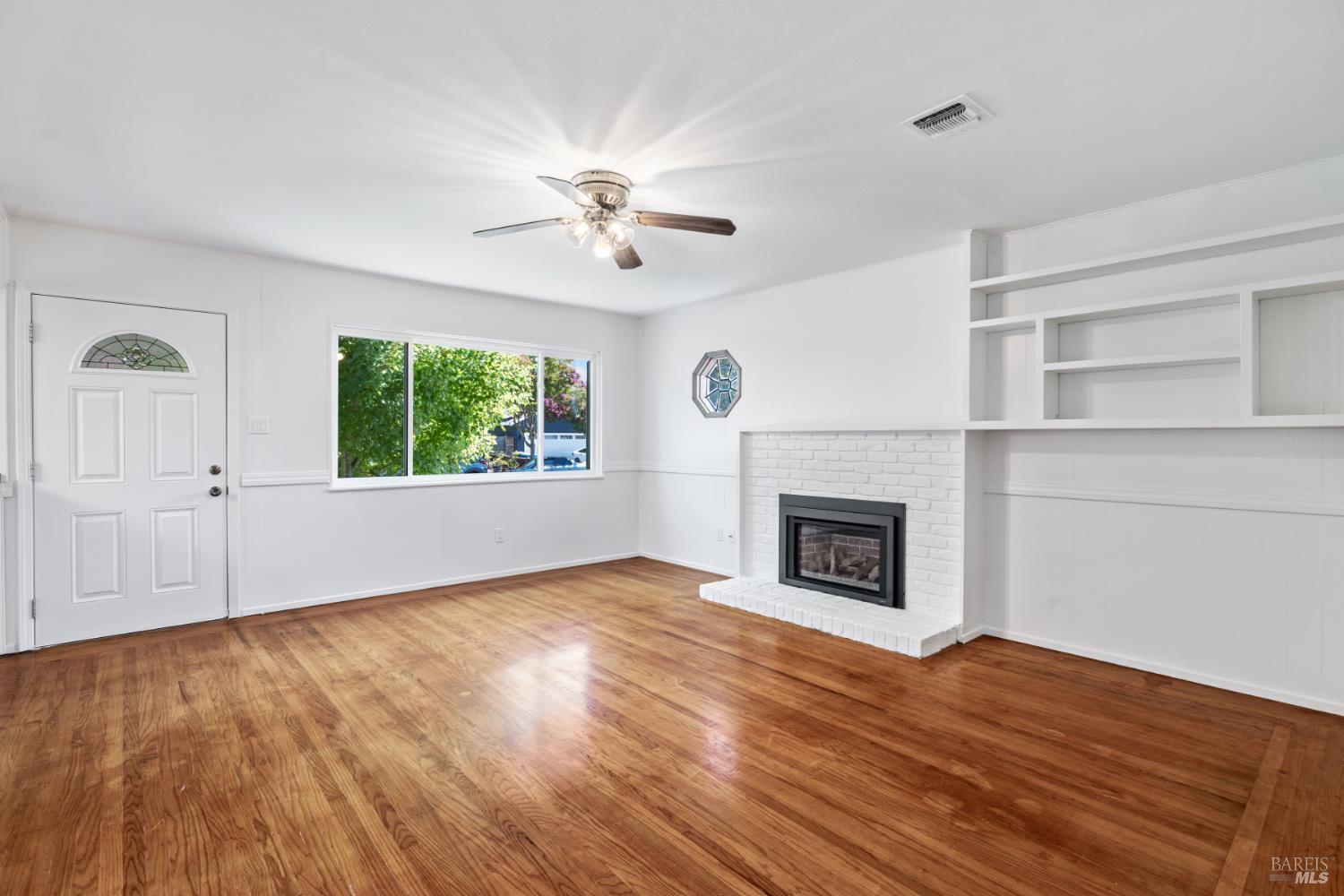Detail Gallery Image 4 of 43 For 3767 Texas Dr, Santa Rosa,  CA 95405 - 3 Beds | 1/1 Baths