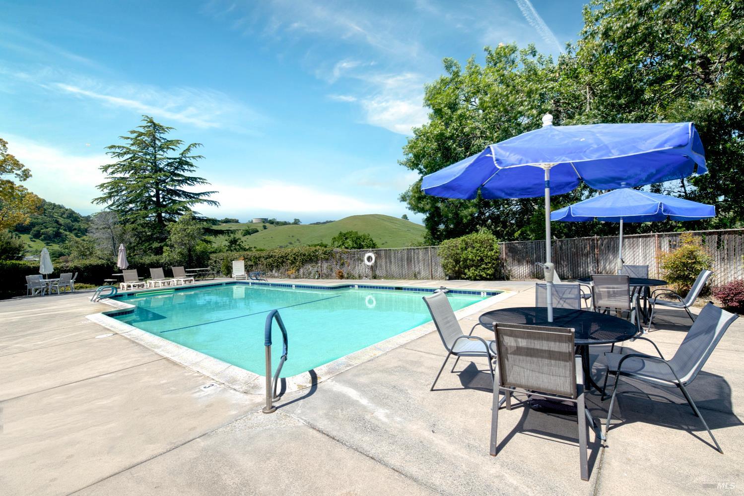 Detail Gallery Image 25 of 30 For 15 Meadow View Unkn, Novato,  CA 94949 - 2 Beds | 2 Baths