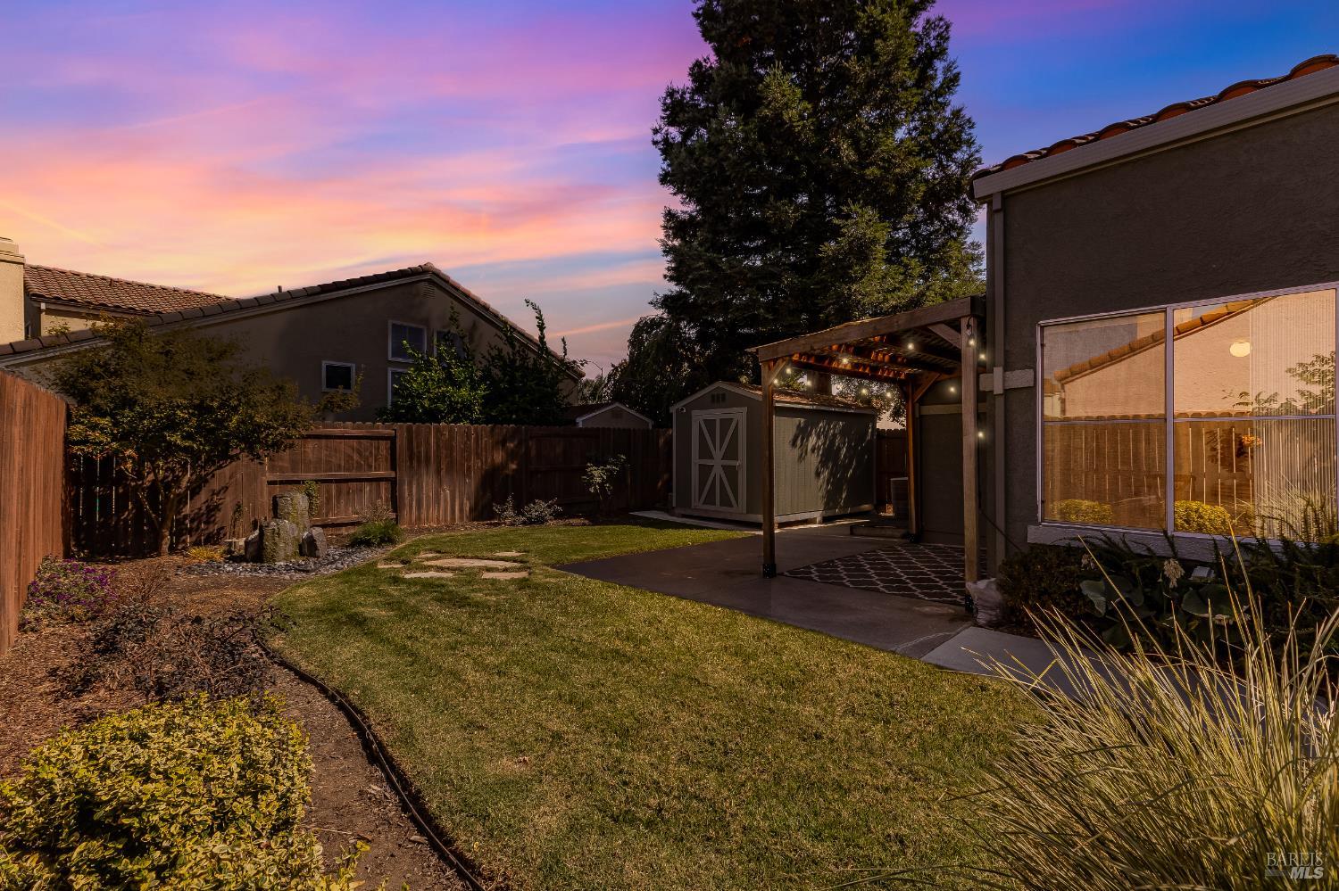 Detail Gallery Image 33 of 34 For 755 Oak Hollow Ave, Vacaville,  CA 95687 - 3 Beds | 2 Baths