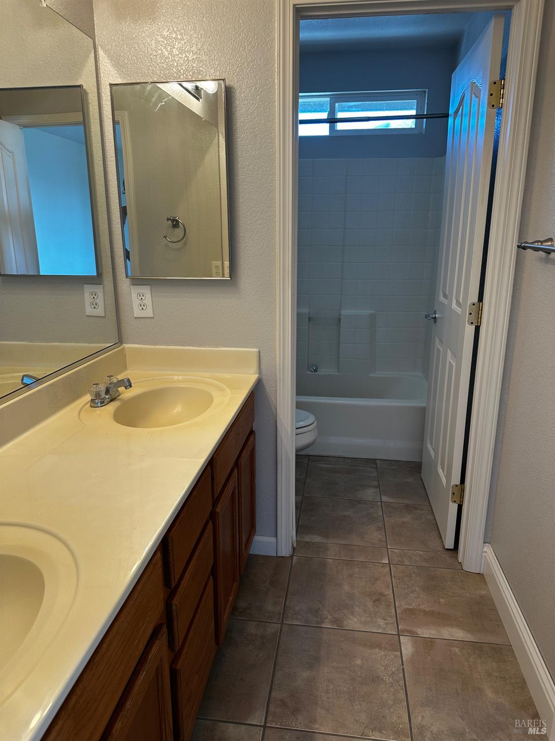 Detail Gallery Image 15 of 22 For 6320 Pebble Beach Dr, Vallejo,  CA 94591 - 3 Beds | 3 Baths