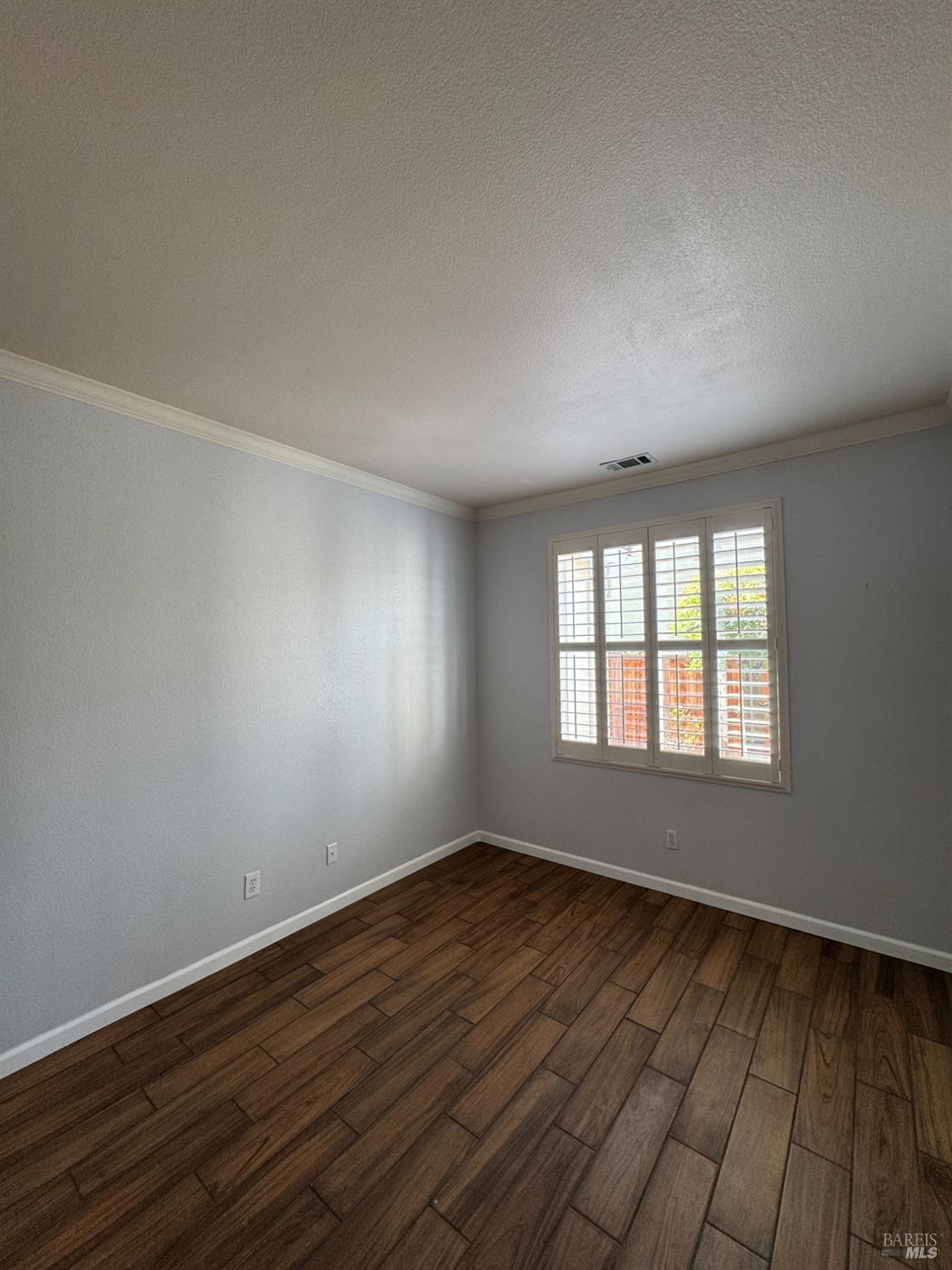 Detail Gallery Image 13 of 58 For 3330 Harbor Moon Ct, Vallejo,  CA 94591 - 5 Beds | 3 Baths