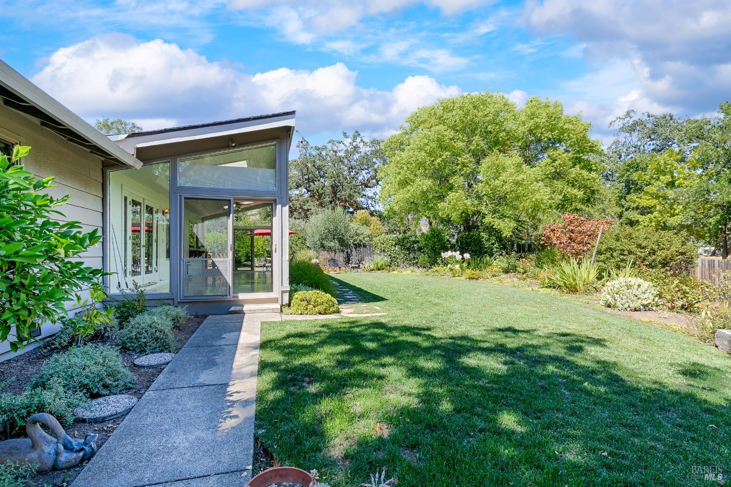 Detail Gallery Image 49 of 63 For 8862 Oak Trail Pl, Santa Rosa,  CA 95409 - 2 Beds | 2 Baths