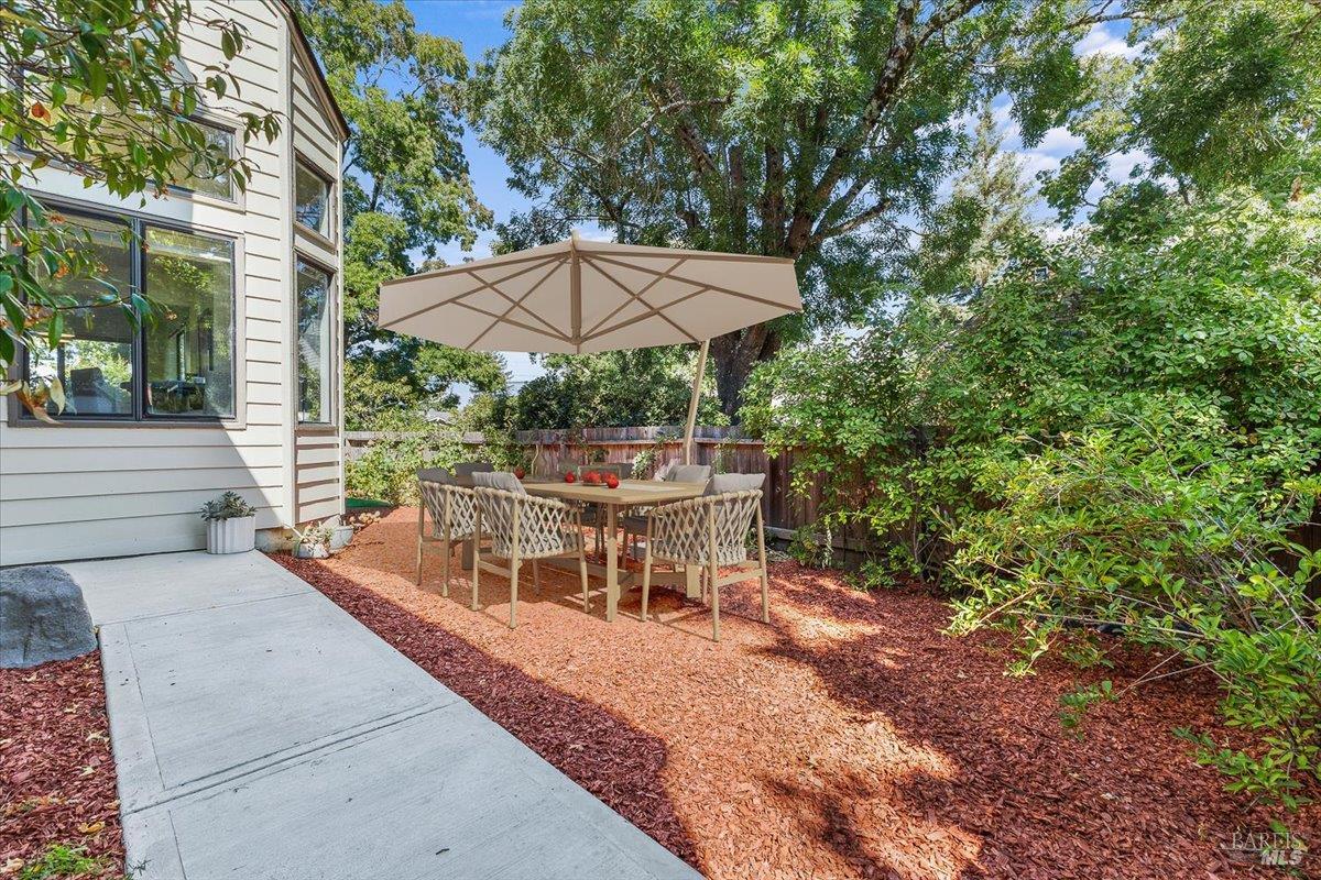 Detail Gallery Image 30 of 34 For 1367 Sylvan Ct, Healdsburg,  CA 95448 - 3 Beds | 2/1 Baths