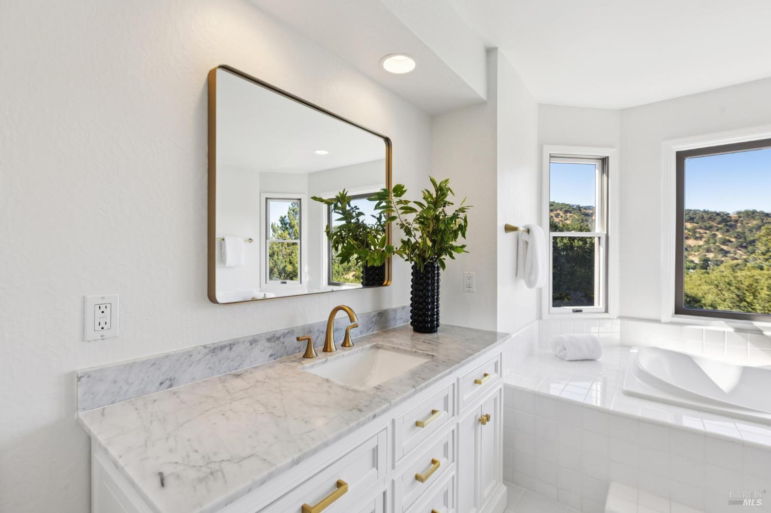 Detail Gallery Image 39 of 58 For 467 Cedar Hill Dr, San Rafael,  CA 94903 - 5 Beds | 3 Baths