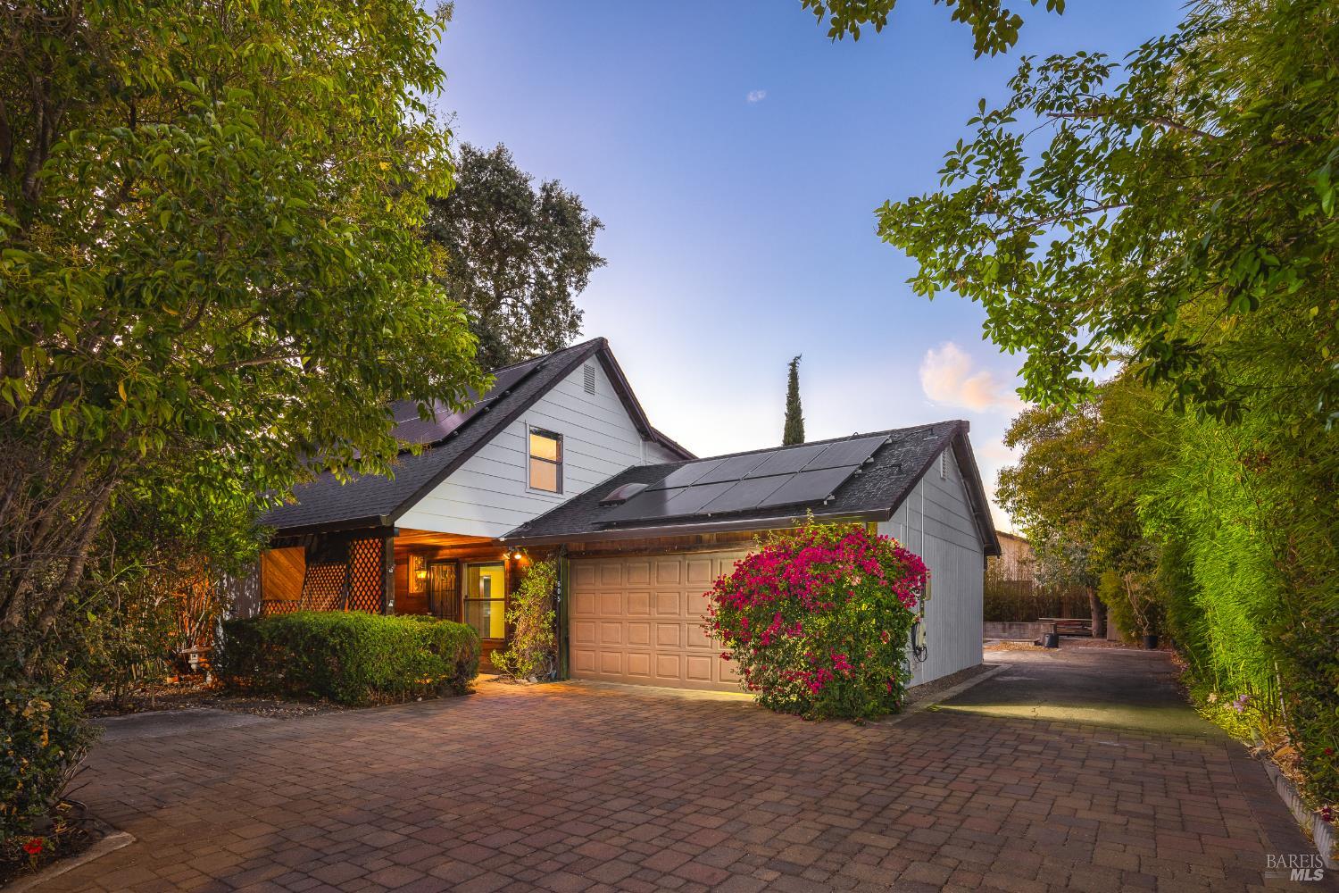 Detail Gallery Image 1 of 28 For 605 Curtin Ln, Sonoma,  CA 95476 - 3 Beds | 2 Baths
