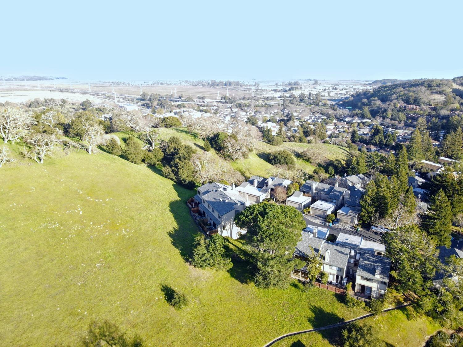 Detail Gallery Image 12 of 32 For 1 Columbine Ln, Novato,  CA 94947 - 3 Beds | 2/1 Baths