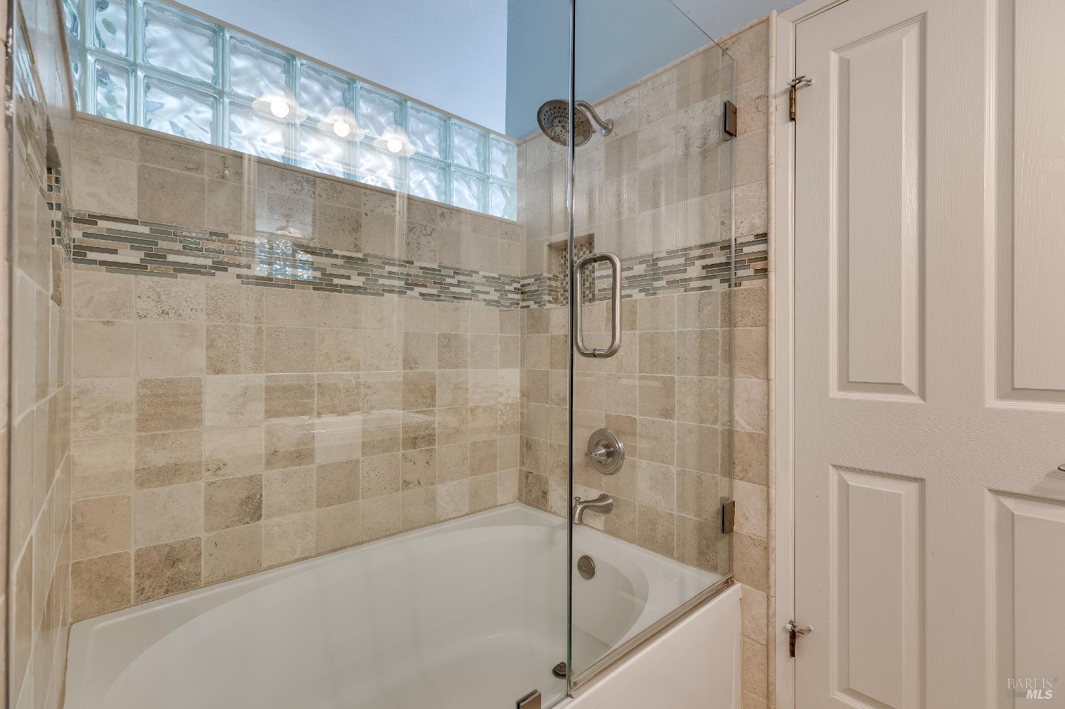 Detail Gallery Image 21 of 34 For 755 Oak Hollow Ave, Vacaville,  CA 95687 - 3 Beds | 2 Baths