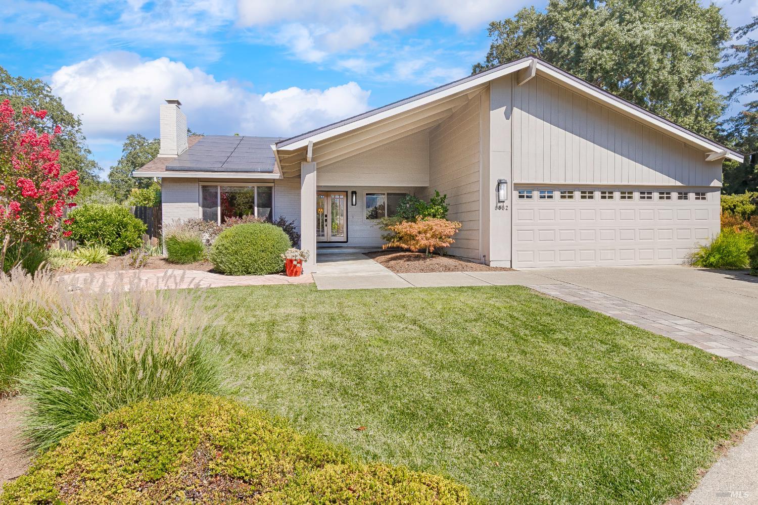 Detail Gallery Image 1 of 63 For 8862 Oak Trail Pl, Santa Rosa,  CA 95409 - 2 Beds | 2 Baths