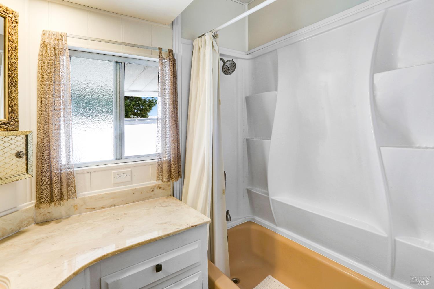 Detail Gallery Image 15 of 22 For 236 Reed Cir, Napa,  CA 94558 - 2 Beds | 2 Baths