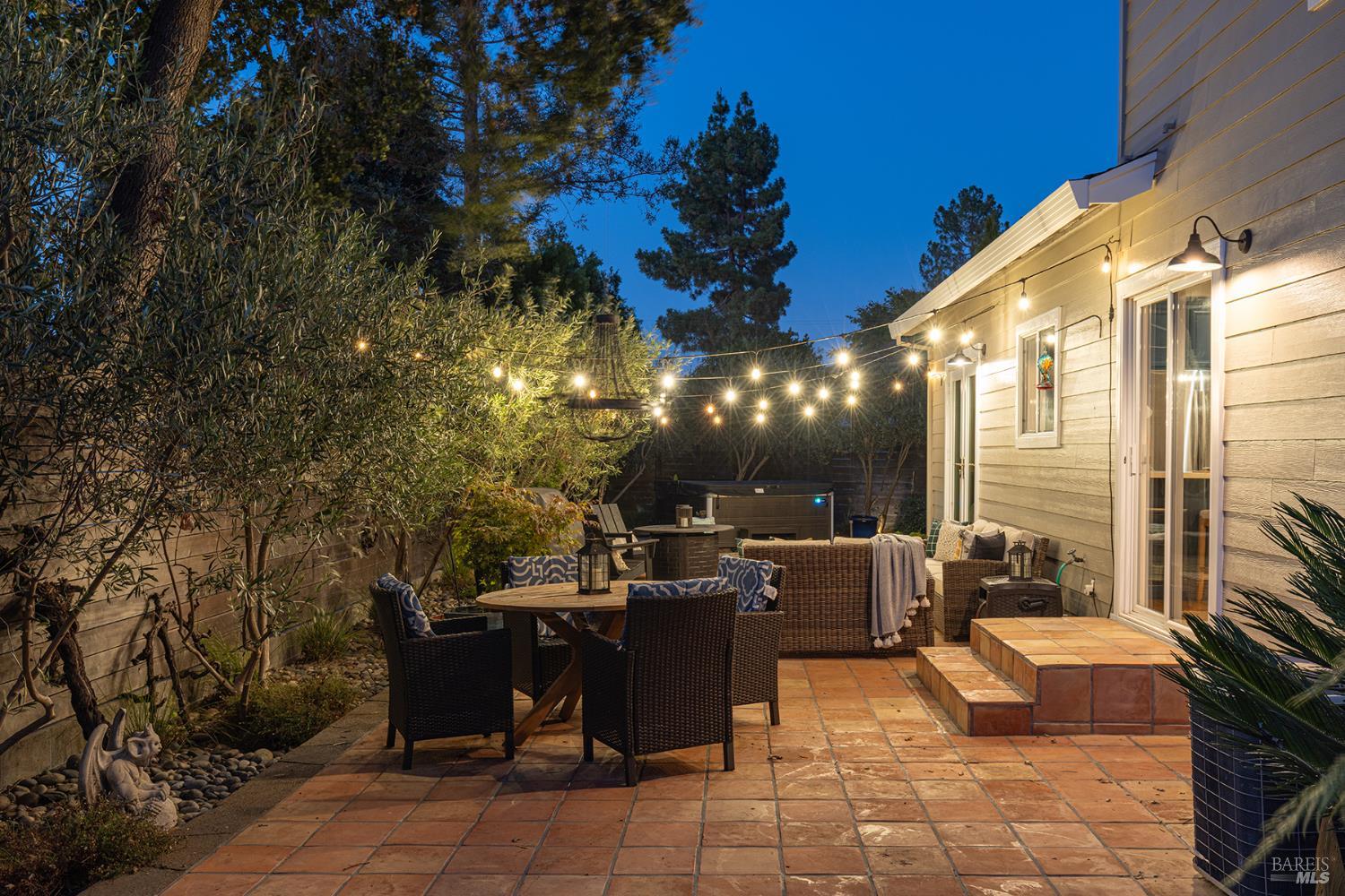 Detail Gallery Image 20 of 63 For 12 Nicholas Ct, Napa,  CA 94558 - 3 Beds | 2/1 Baths