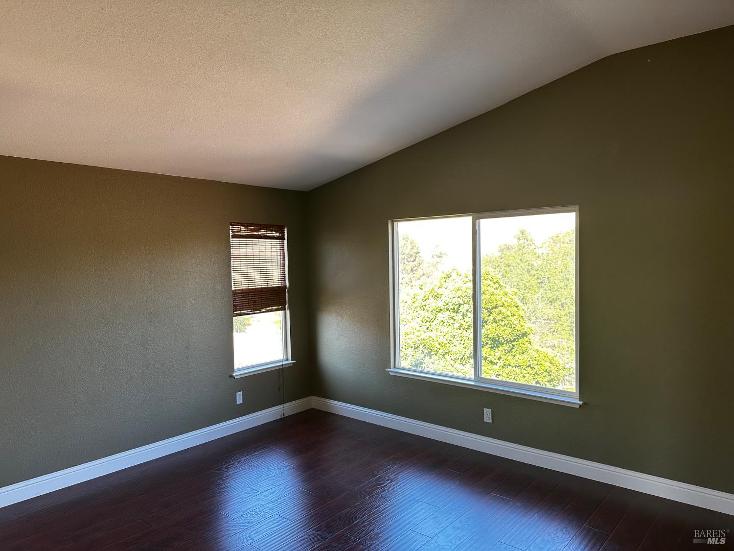 Detail Gallery Image 16 of 22 For 6320 Pebble Beach Dr, Vallejo,  CA 94591 - 3 Beds | 3 Baths