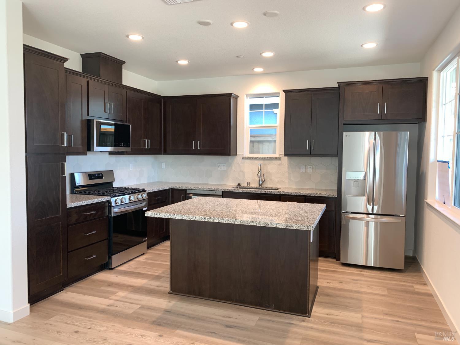 Detail Gallery Image 4 of 19 For 2316 Serenity Dr, Rio Vista,  CA 94571 - 2 Beds | 2/1 Baths