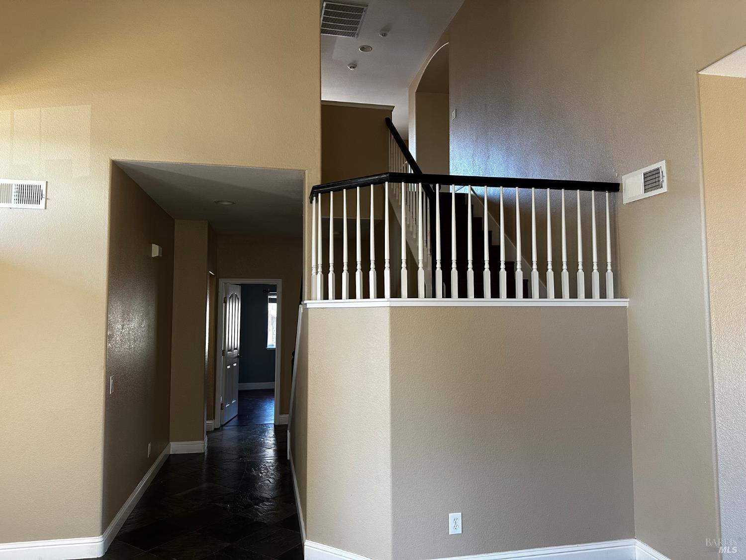 Detail Gallery Image 8 of 22 For 6320 Pebble Beach Dr, Vallejo,  CA 94591 - 3 Beds | 3 Baths