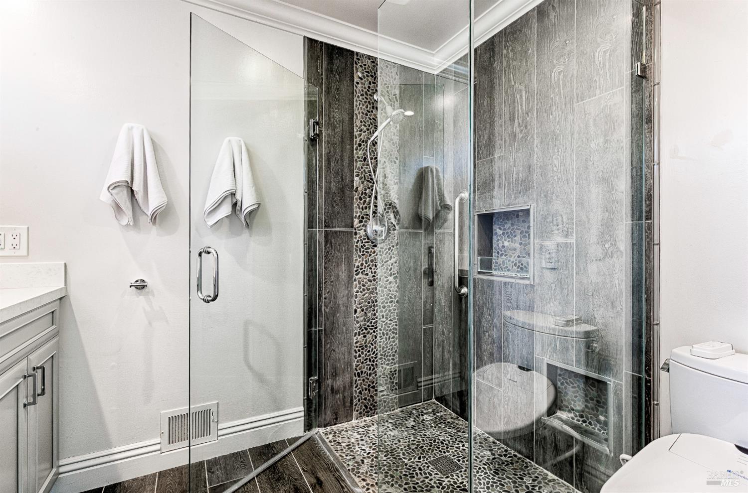 Detail Gallery Image 31 of 63 For 8862 Oak Trail Pl, Santa Rosa,  CA 95409 - 2 Beds | 2 Baths