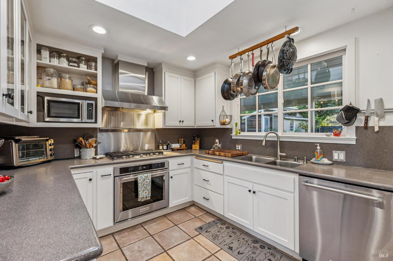 Detail Gallery Image 18 of 51 For 770 Eucalyptus Ave, Novato,  CA 94947 - 3 Beds | 2 Baths