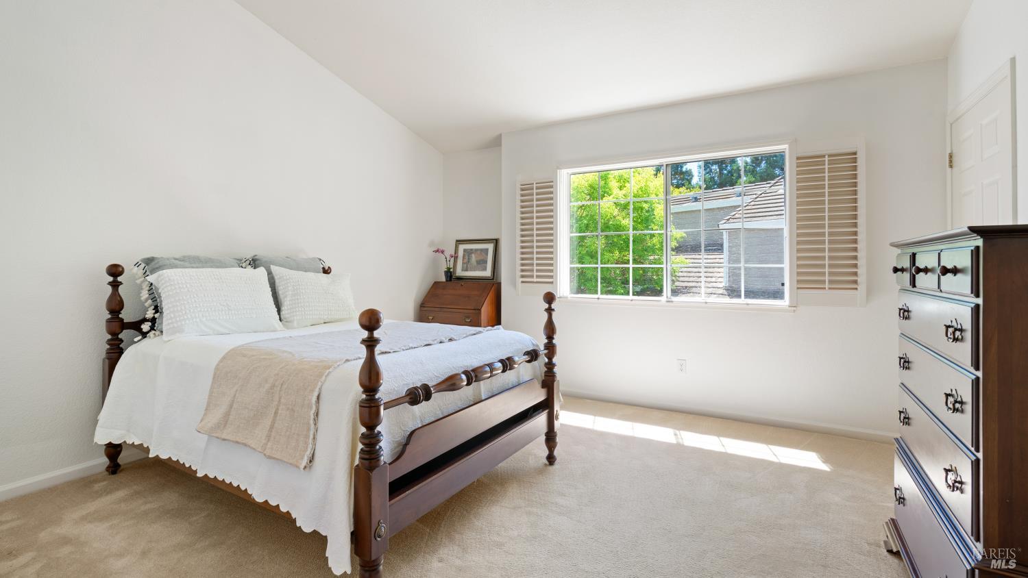Detail Gallery Image 25 of 55 For 871 Chardonnay Cir, Petaluma,  CA 94954 - 3 Beds | 2/1 Baths